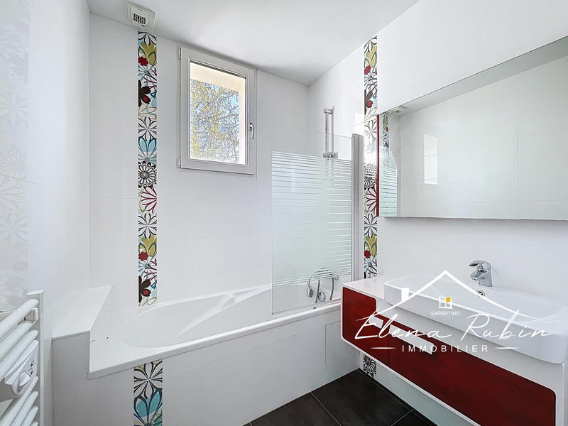 Propriété - 251 m² - 10 pièces