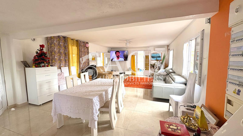 Maison - 200 m² - 7 pièces