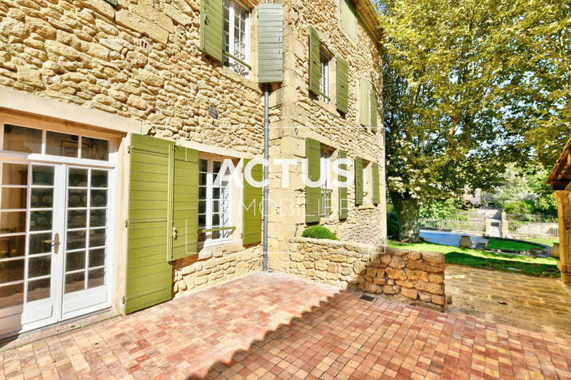 Maison - 220 m² - 7 pièces