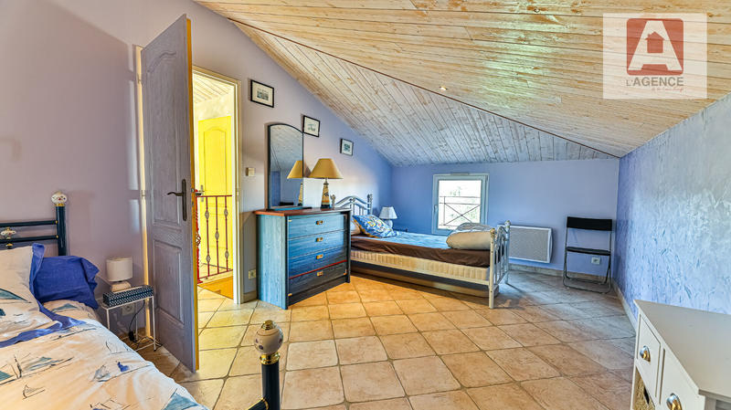 Maison - 318 m² - 7 pièces