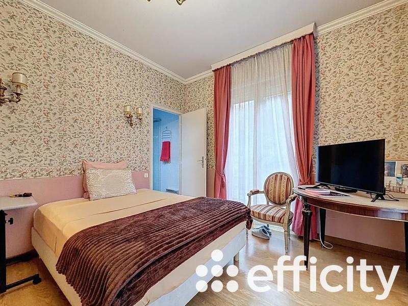 Maison - 221 m² - 5 pièces