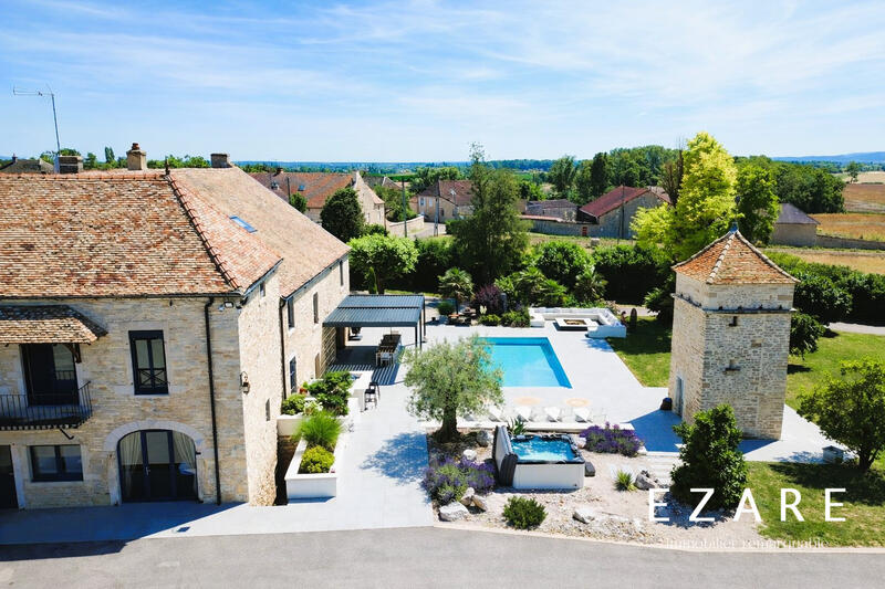 Maison - 443 m² - 16 pièces