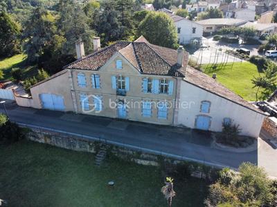 Demeure - 488 m² - 8 pièces