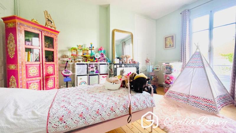 Propriété - 274 m² - 10 pièces