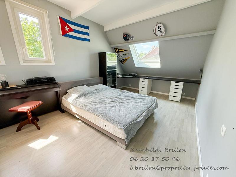 Maison - 215 m² - 9 pièces