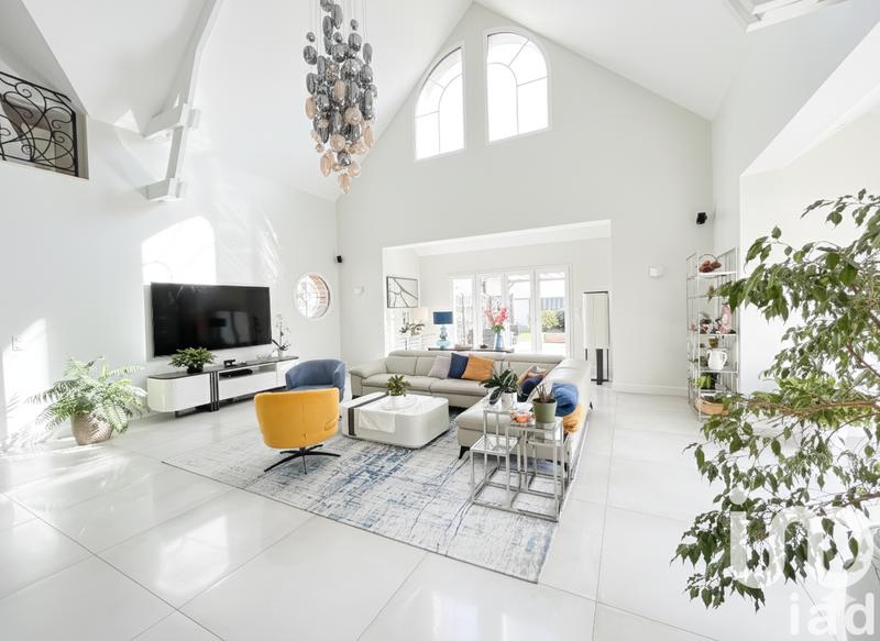 Maison - 260 m² - 8 pièces