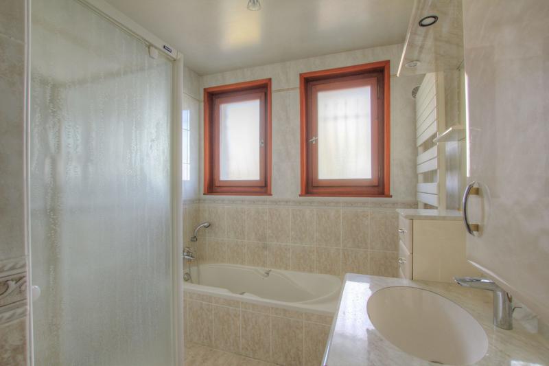 Maison - 179 m² - 6 pièces