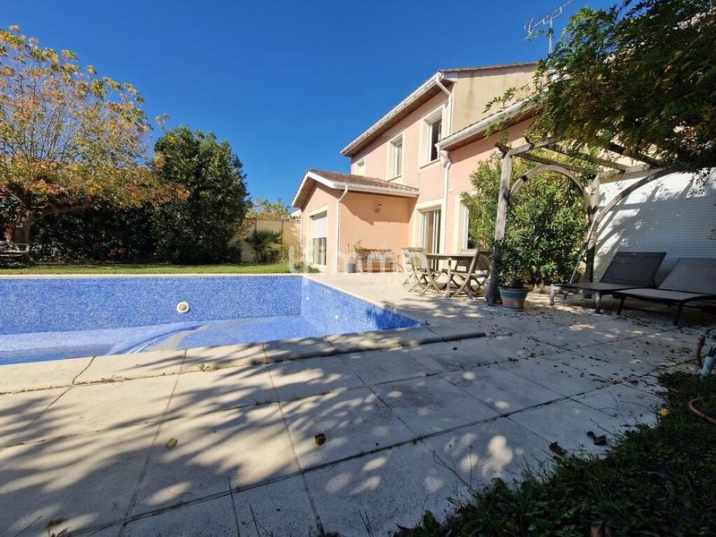 Maison - 194 m² - 6 pièces