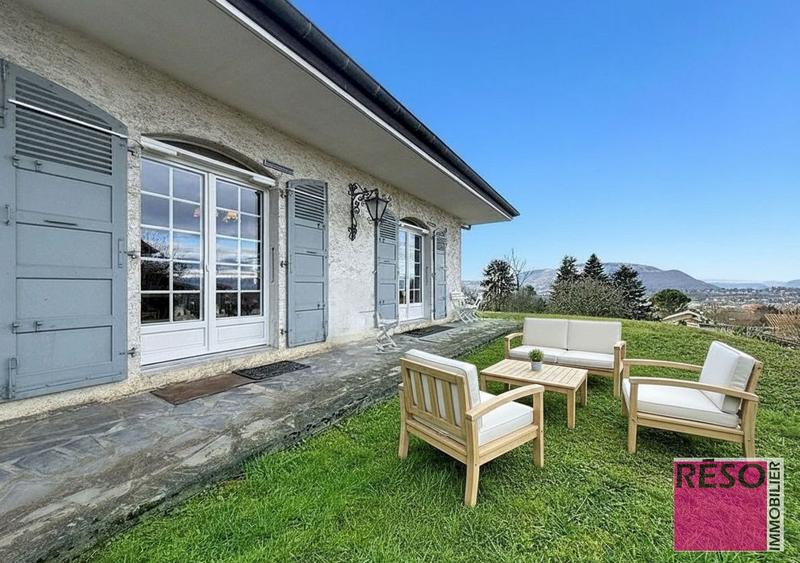 Maison - 230 m² - 7 pièces