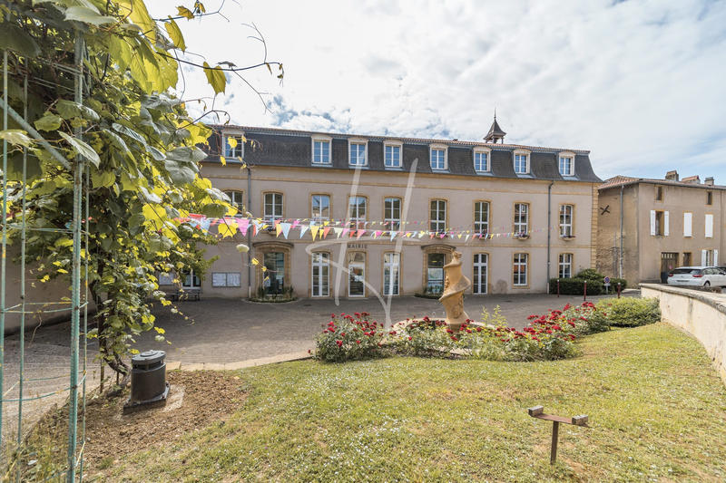 Maison - 221 m² - 7 pièces