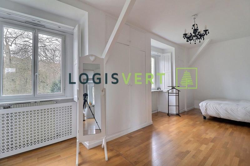 Maison - 236 m² - 8 pièces