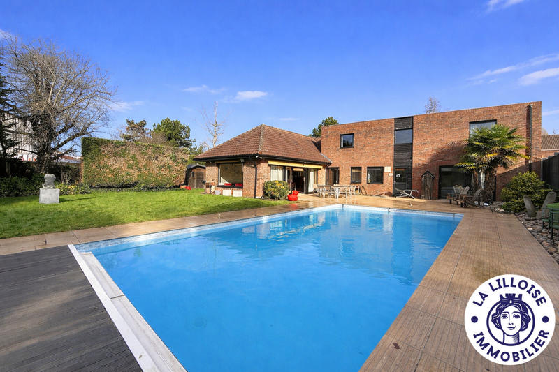 Maison - 196 m² - 8 pièces