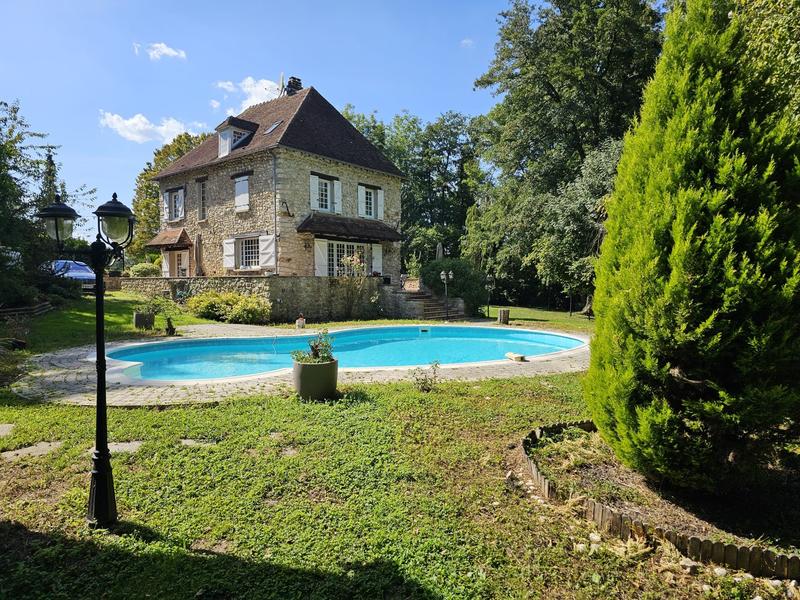 Villa - 275 m² - 9 pièces