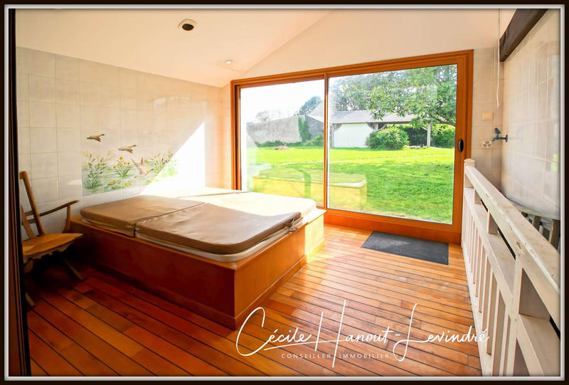 Maison - 202 m² - 8 pièces