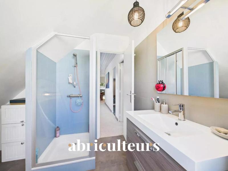 Maison - 258 m² - 7 pièces