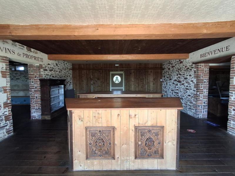 Maison - 270 m² - 1 pièce