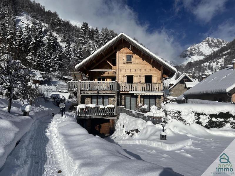 Châlet - 271 m² - 9 pièces