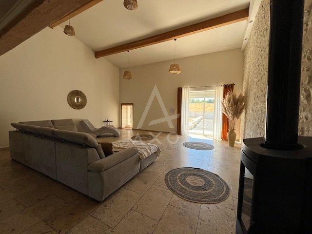 Maison - 220 m² - 6 pièces