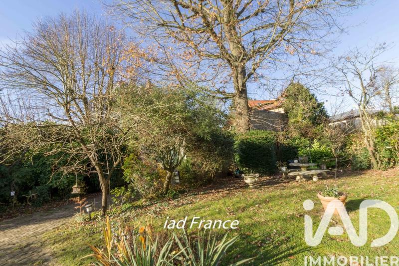 Maison - 236 m² - 9 pièces