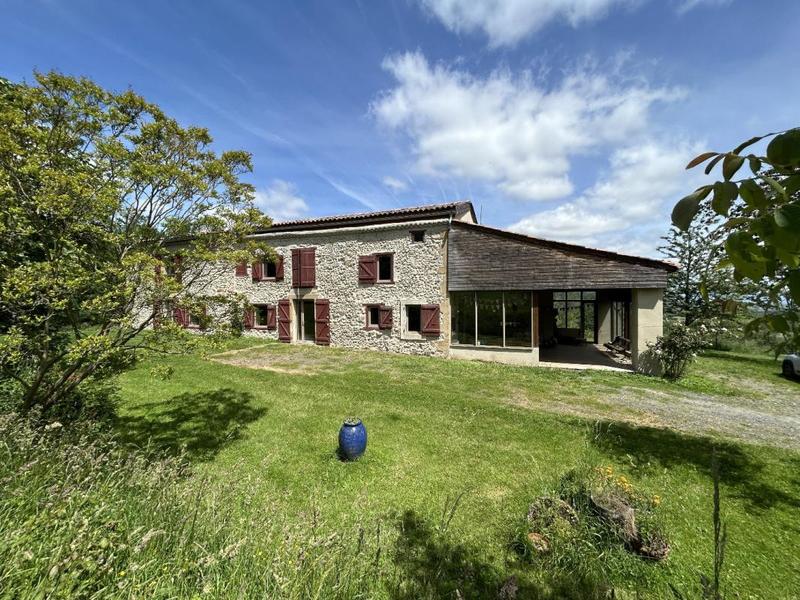 Propriété - 347 m² - 8 pièces