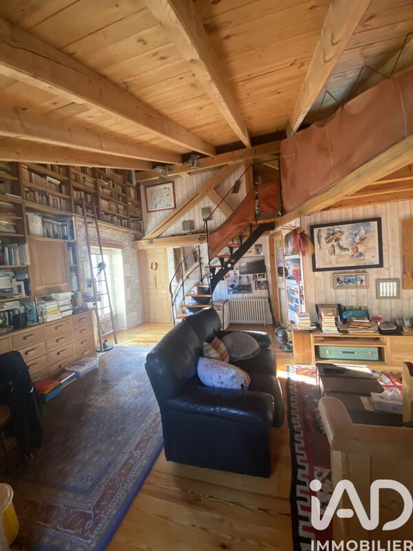 Maison - 230 m² - 8 pièces