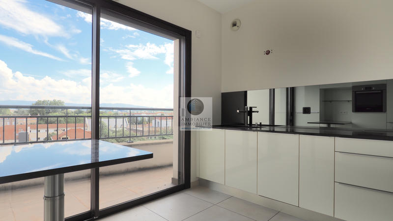 Appartement - 99 m² - 4 pièces