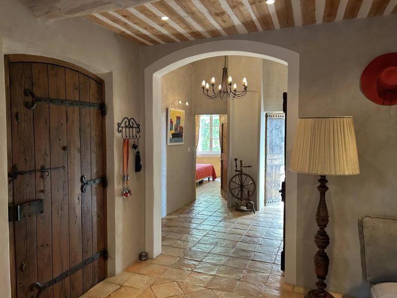 Propriété - 218 m² - 6 pièces