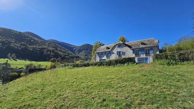 Maison - 172 m² - 9 pièces