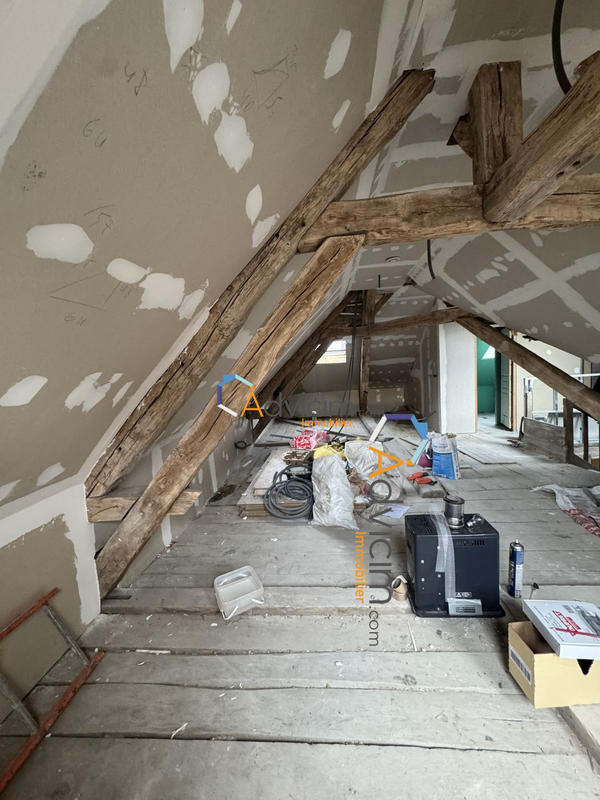 Maison - 280 m² - 9 pièces