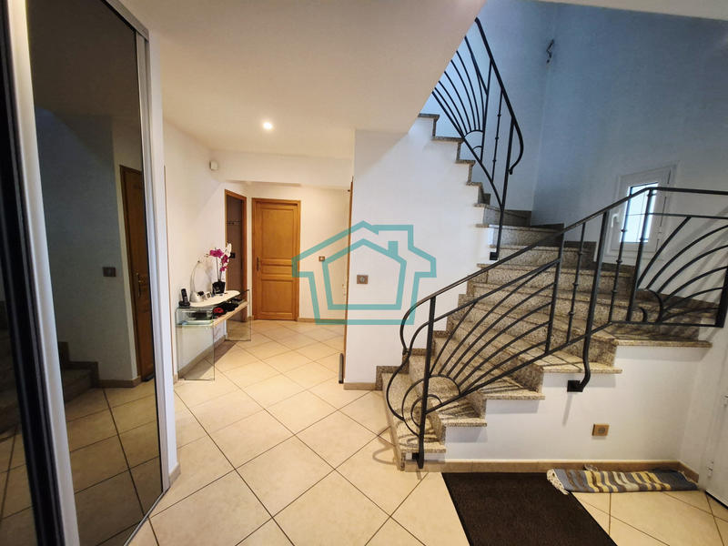 Maison - 198 m² - 6 pièces