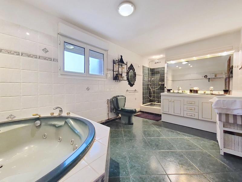 Maison - 199 m² - 5 pièces