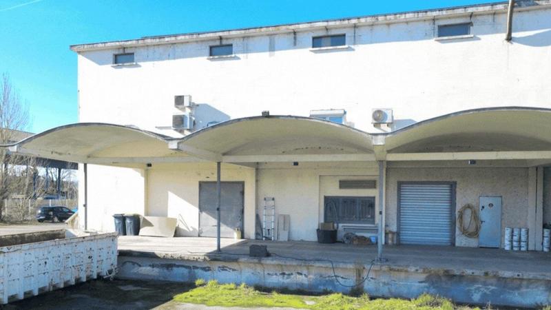 Local commercial - 938 m² - 9 pièces