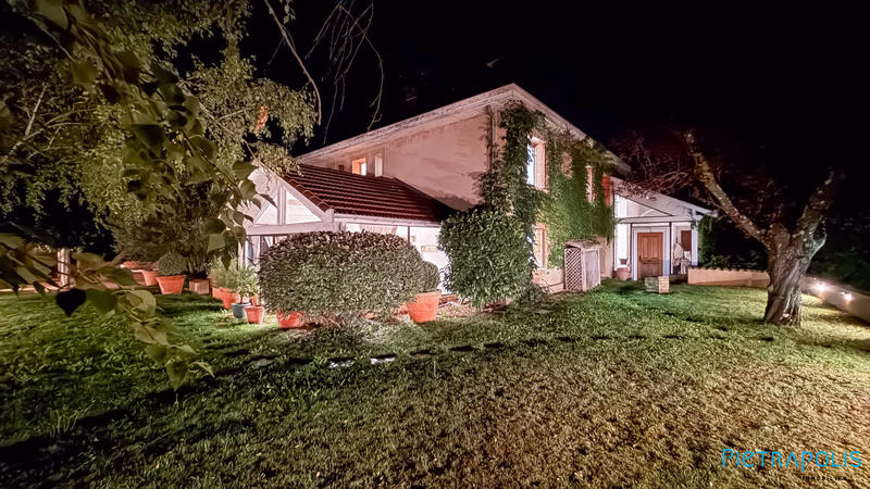 Villa - 310 m² - 9 pièces