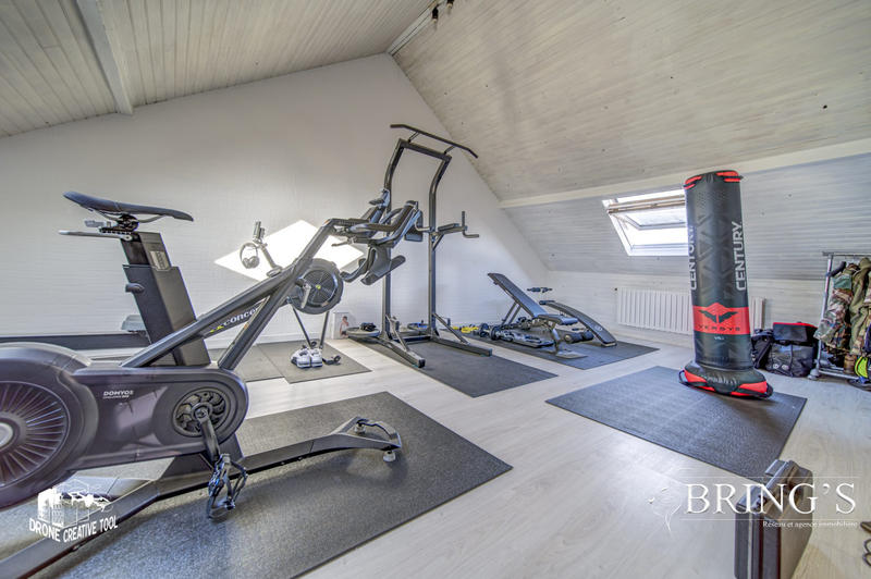 Maison - 181 m² - 10 pièces