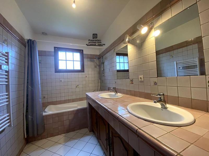 Maison - 180 m² - 7 pièces