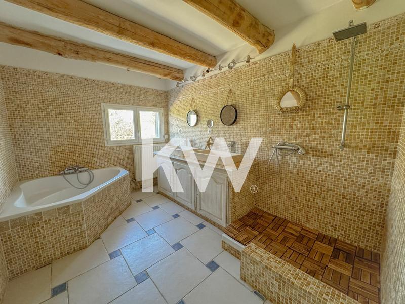 Propriété - 166 m² - 9 pièces