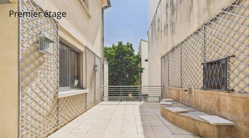 Maison - 300 m² - 11 pièces