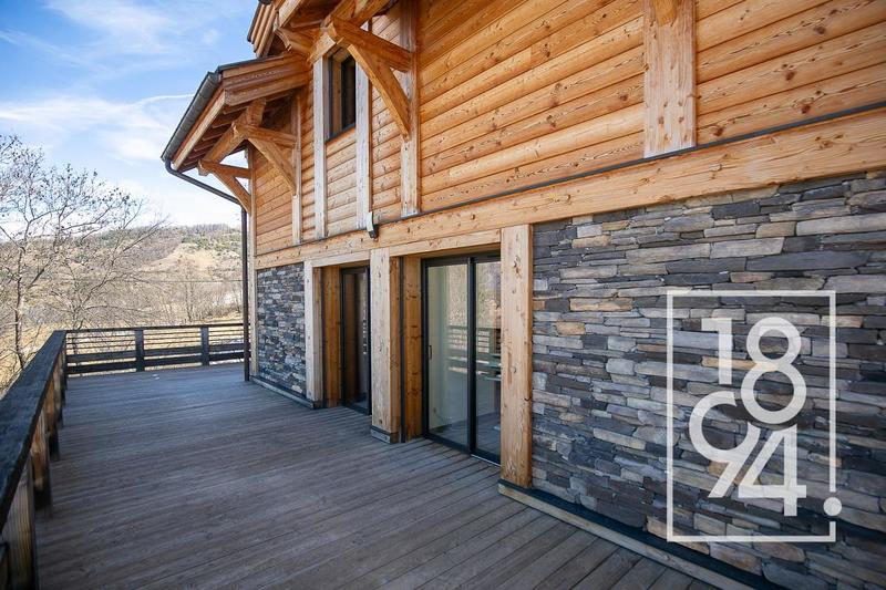 Chaumière - 338 m² - 8 pièces