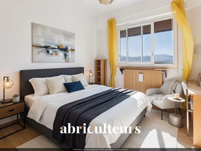 Appartement - 93 m² - 6 pièces