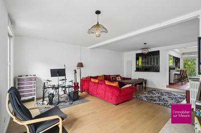 Maison - 210 m² - 6 pièces