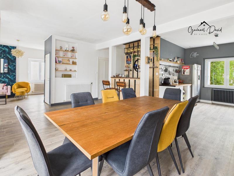 Maison - 182 m² - 8 pièces