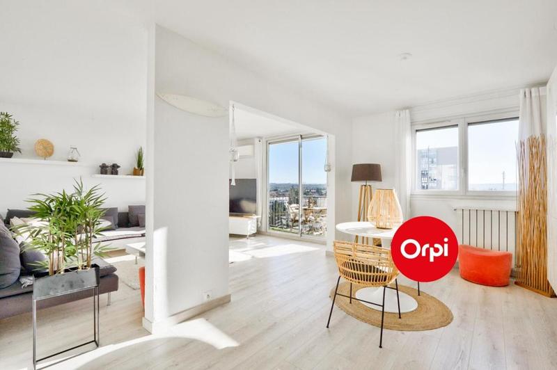 Appartement - 90 m² - 5 pièces