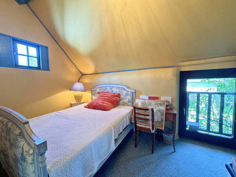 Maison - 232 m² - 8 pièces