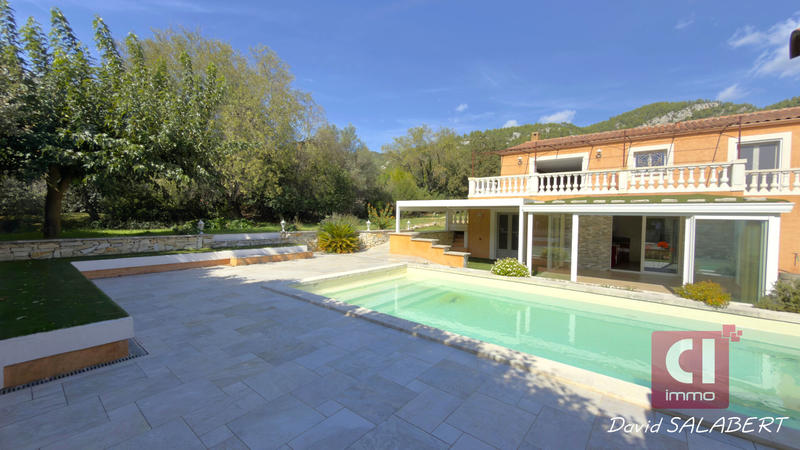 Maison - 163 m² - 6 pièces