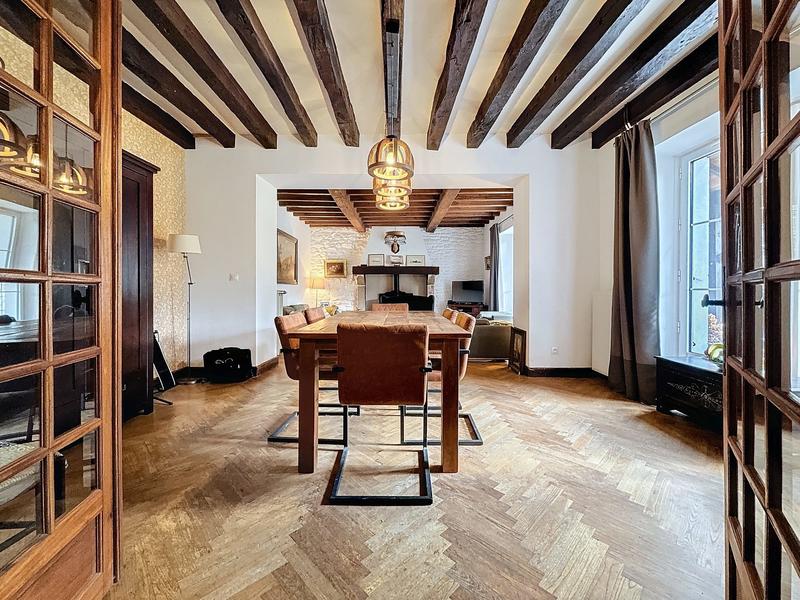 Maison - 340 m² - 15 pièces