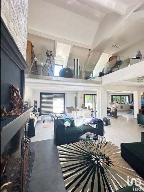 Maison - 224 m² - 6 pièces