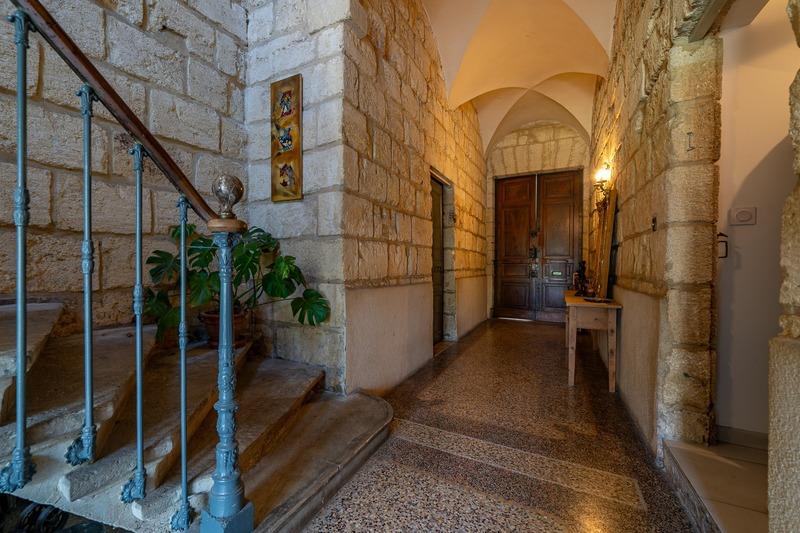 Maison - 465 m² - 15 pièces