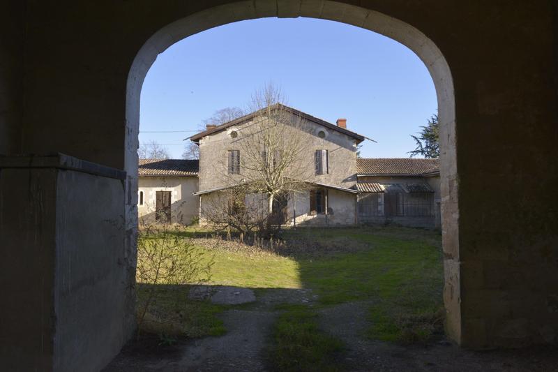 Maison - 300 m² - 12 pièces