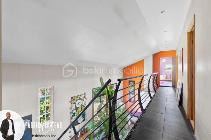 Maison - 212 m² - 8 pièces