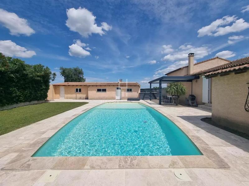 Maison - 216 m² - 7 pièces